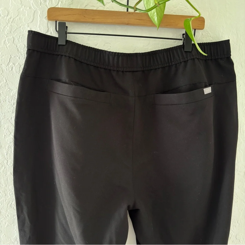 NWT FIGS Men’s Tansen Jogger Scrub Black Size 2XL